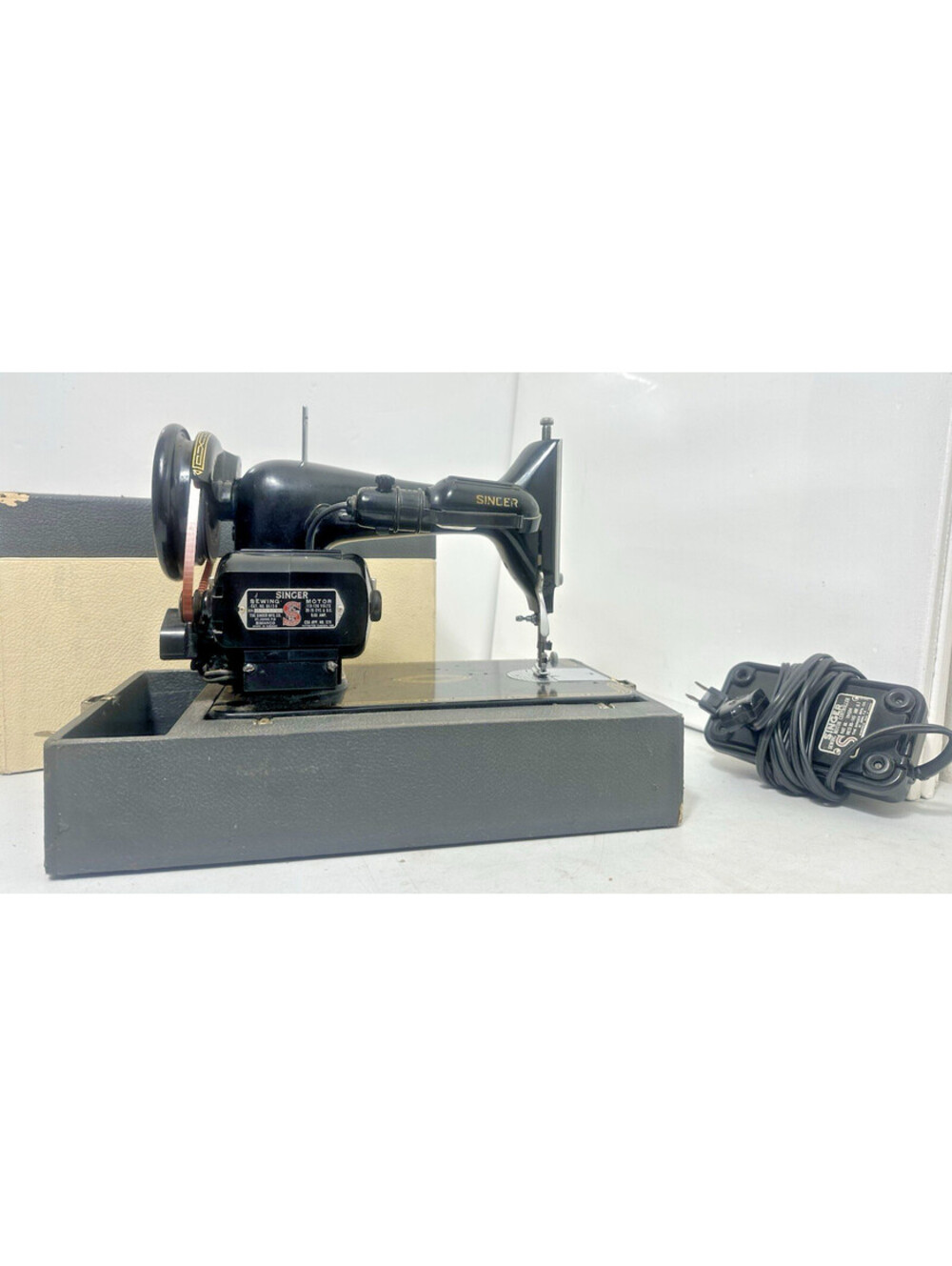 TESTED Works 1954 Singer 99K Sewing Machine Great Britain Case Pedal Heavy Duty